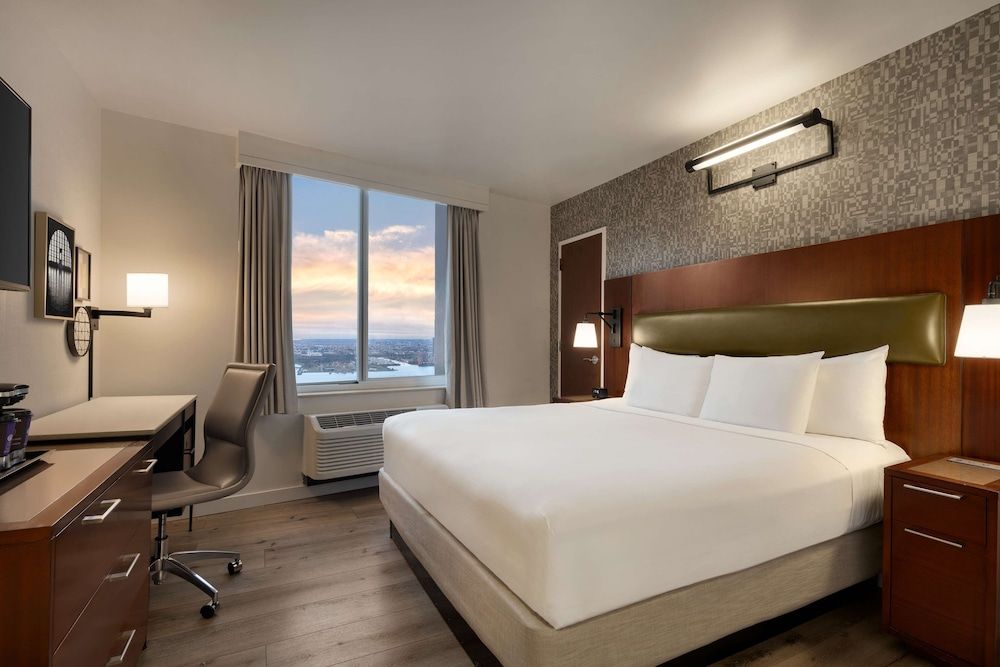 Deluxe Room, 1 King Bed, River View