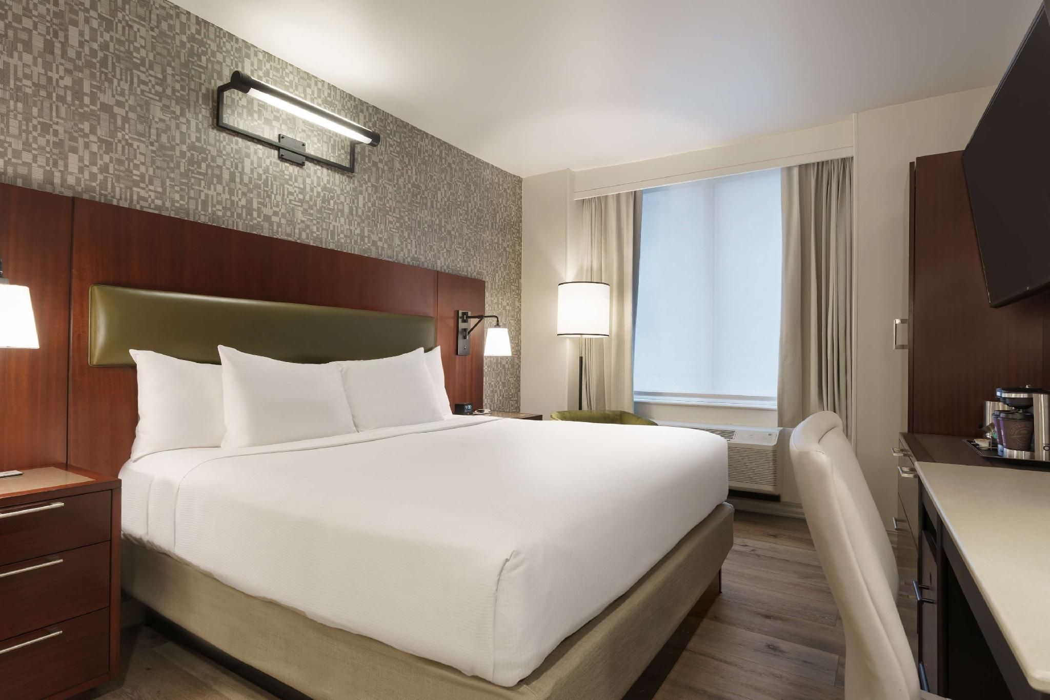 1 King Bed