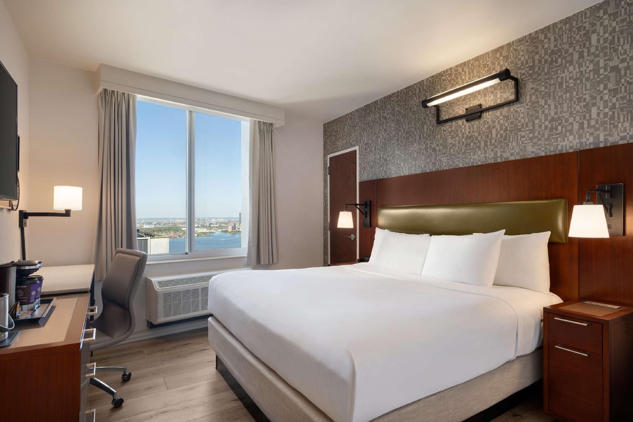1 King Bed River View