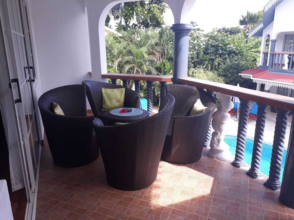 Chateau Sans Souci Suite, 1 Bedroom, Poolside 4