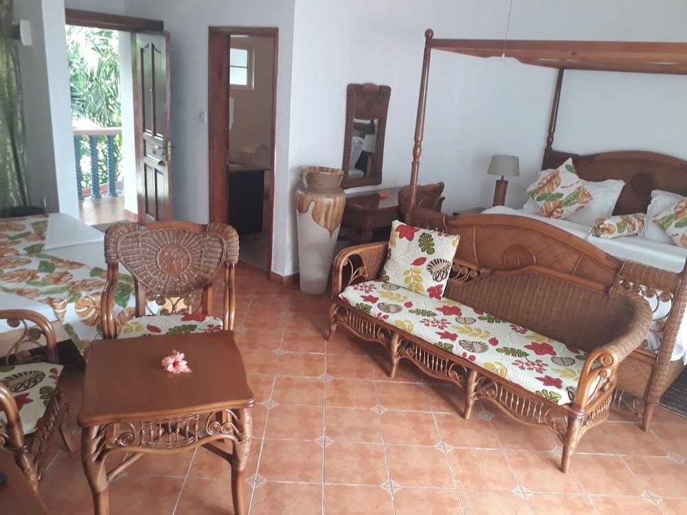 Chateau Sans Souci Suite, 1 Bedroom, Poolside 3