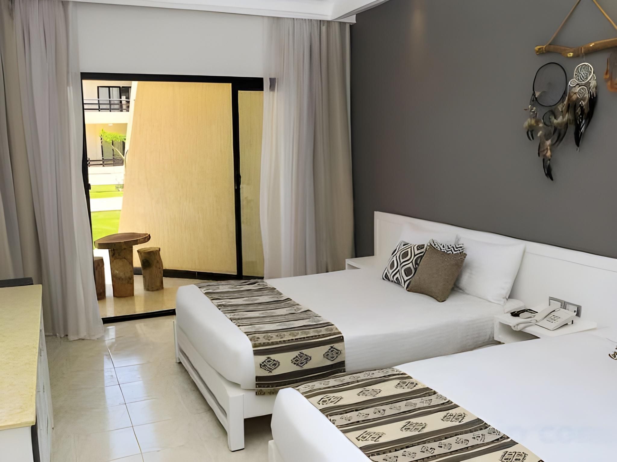 Triple Trouble Room Partial Sea View