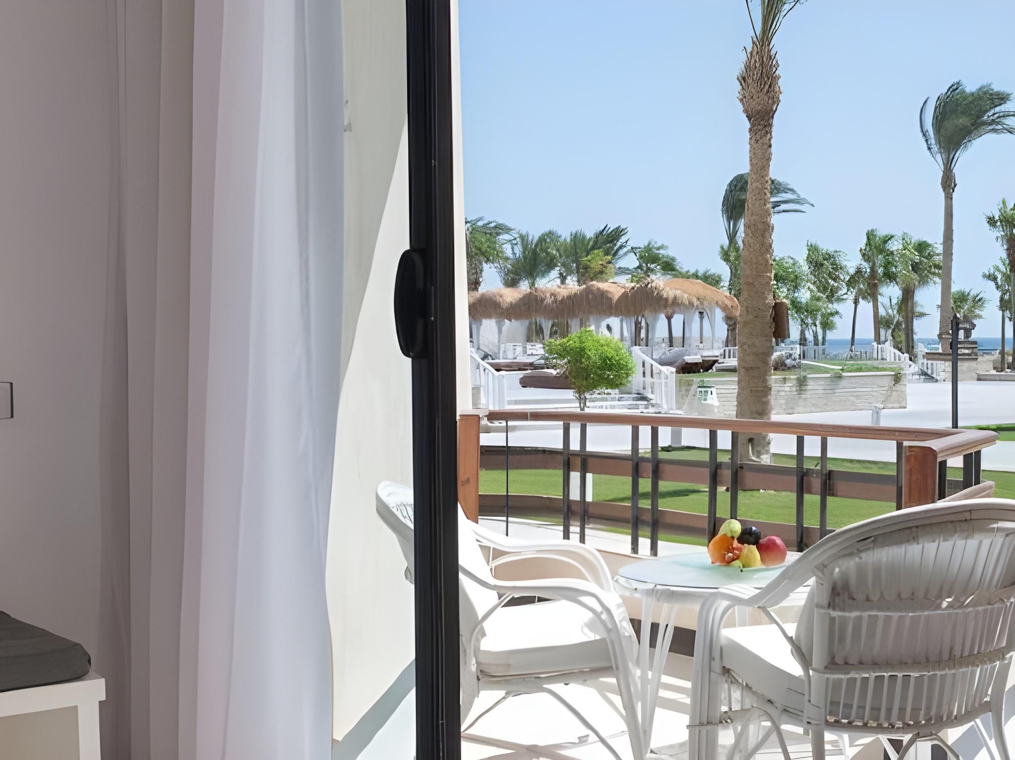 Triple Trouble Room Partial Sea View