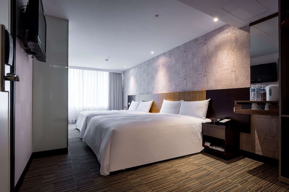 undefined Hotel B 4