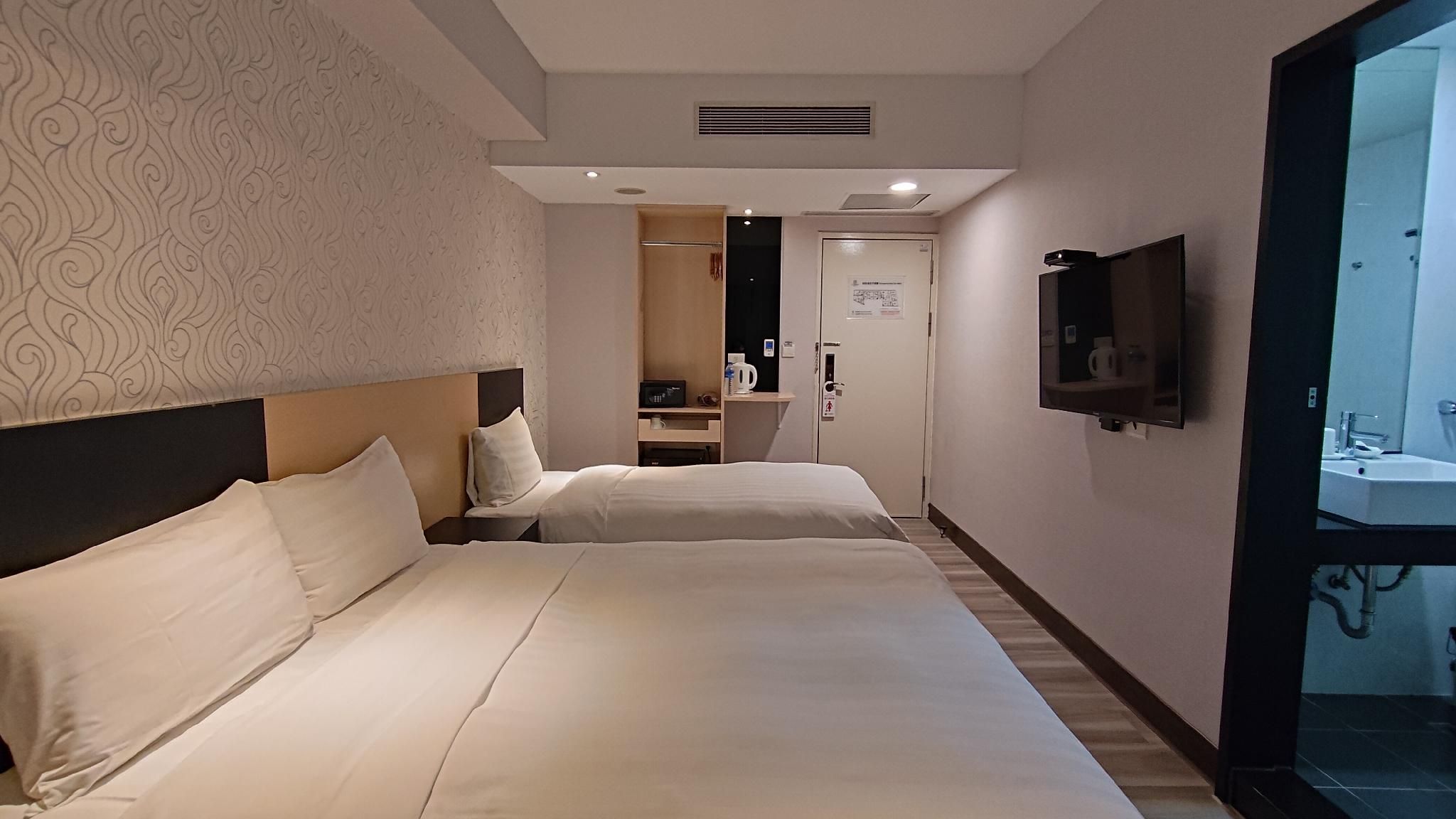 undefined Hotel B 10