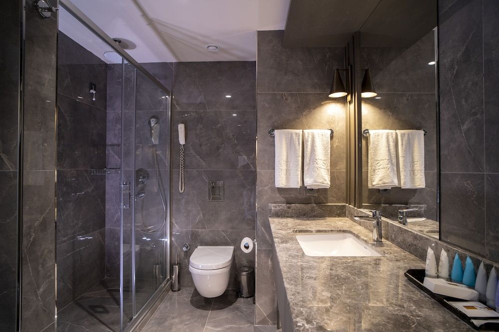 Arts Hotel Taksim Signature Suite, 1 Bedroom, 2 Bathrooms 5