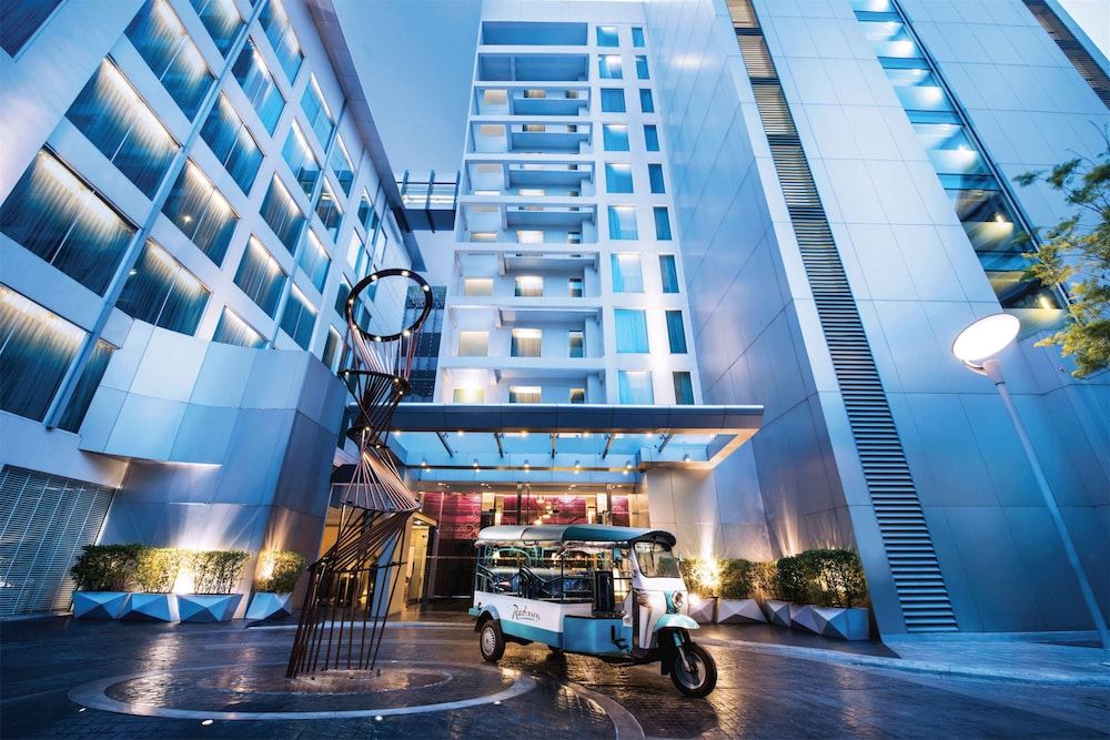 undefined Radisson Suites Bangkok Sukhumvit 6