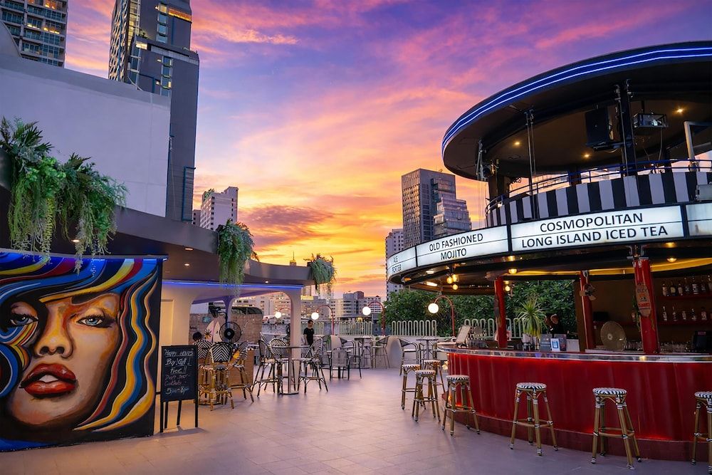 undefined Radisson Suites Bangkok Sukhumvit 2