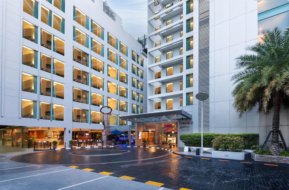 undefined Radisson Suites Bangkok Sukhumvit 8
