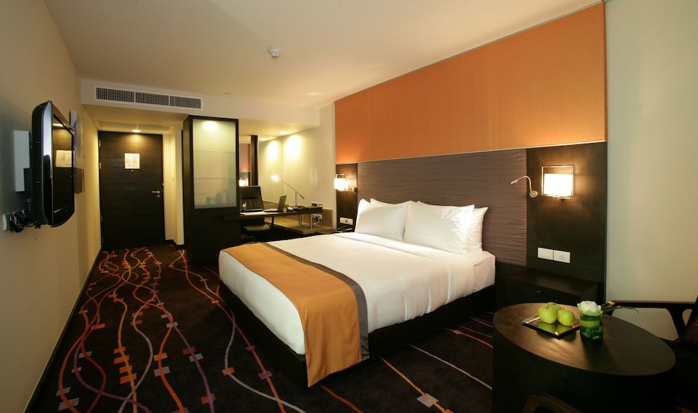 Radisson Suites Bangkok Sukhumvit Deluxe Room