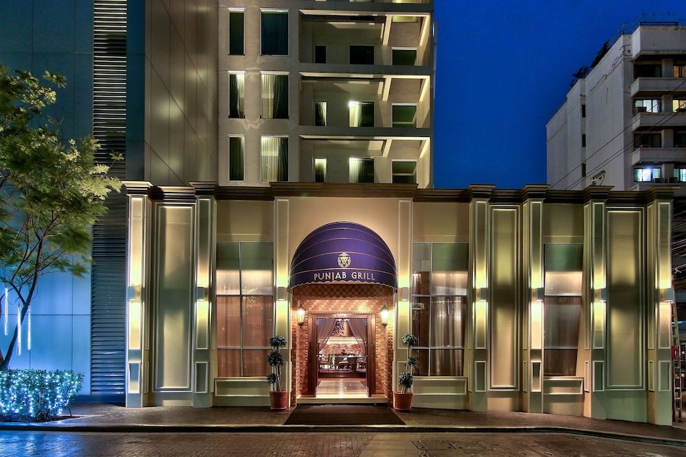 undefined Radisson Suites Bangkok Sukhumvit 3