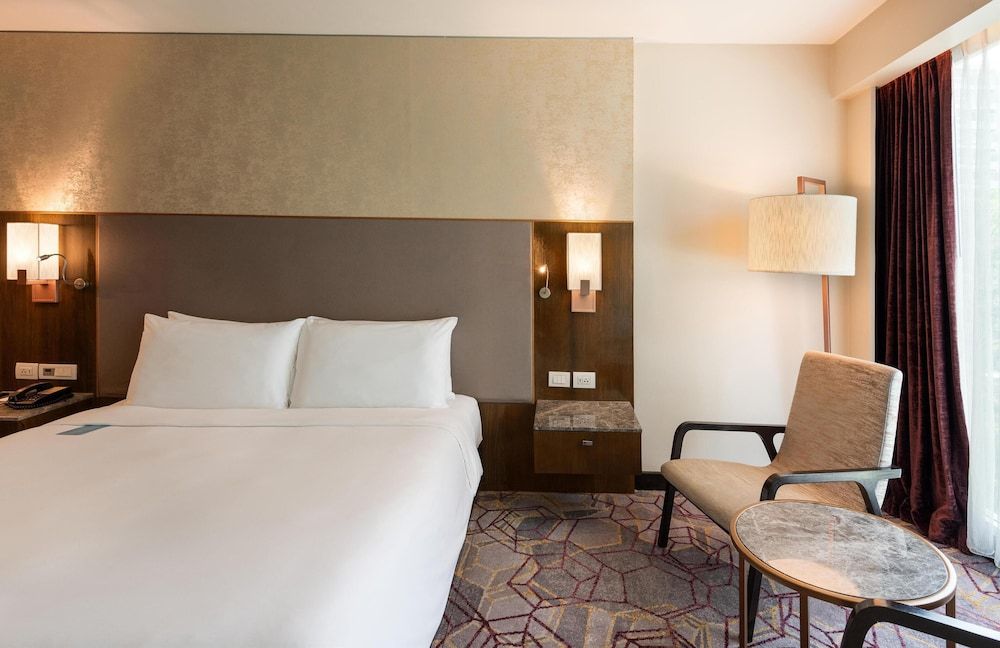 Radisson Suites Bangkok Sukhumvit Deluxe Room 4