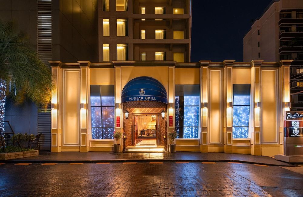 undefined Radisson Suites Bangkok Sukhumvit 8