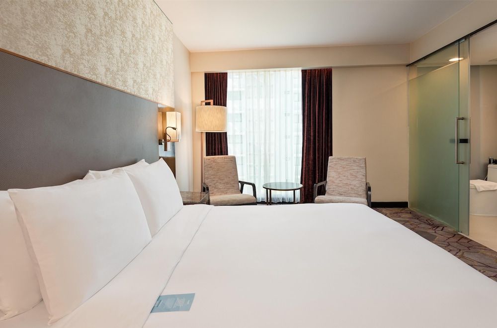 Radisson Suites Bangkok Sukhumvit Deluxe Room 6