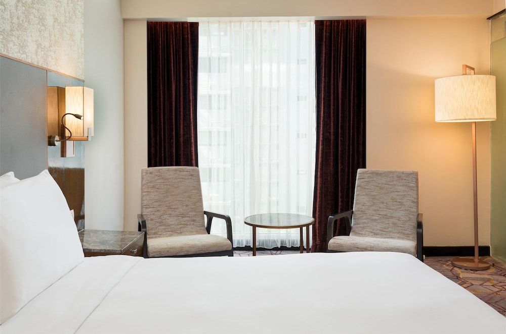 Radisson Suites Bangkok Sukhumvit Deluxe Room 3