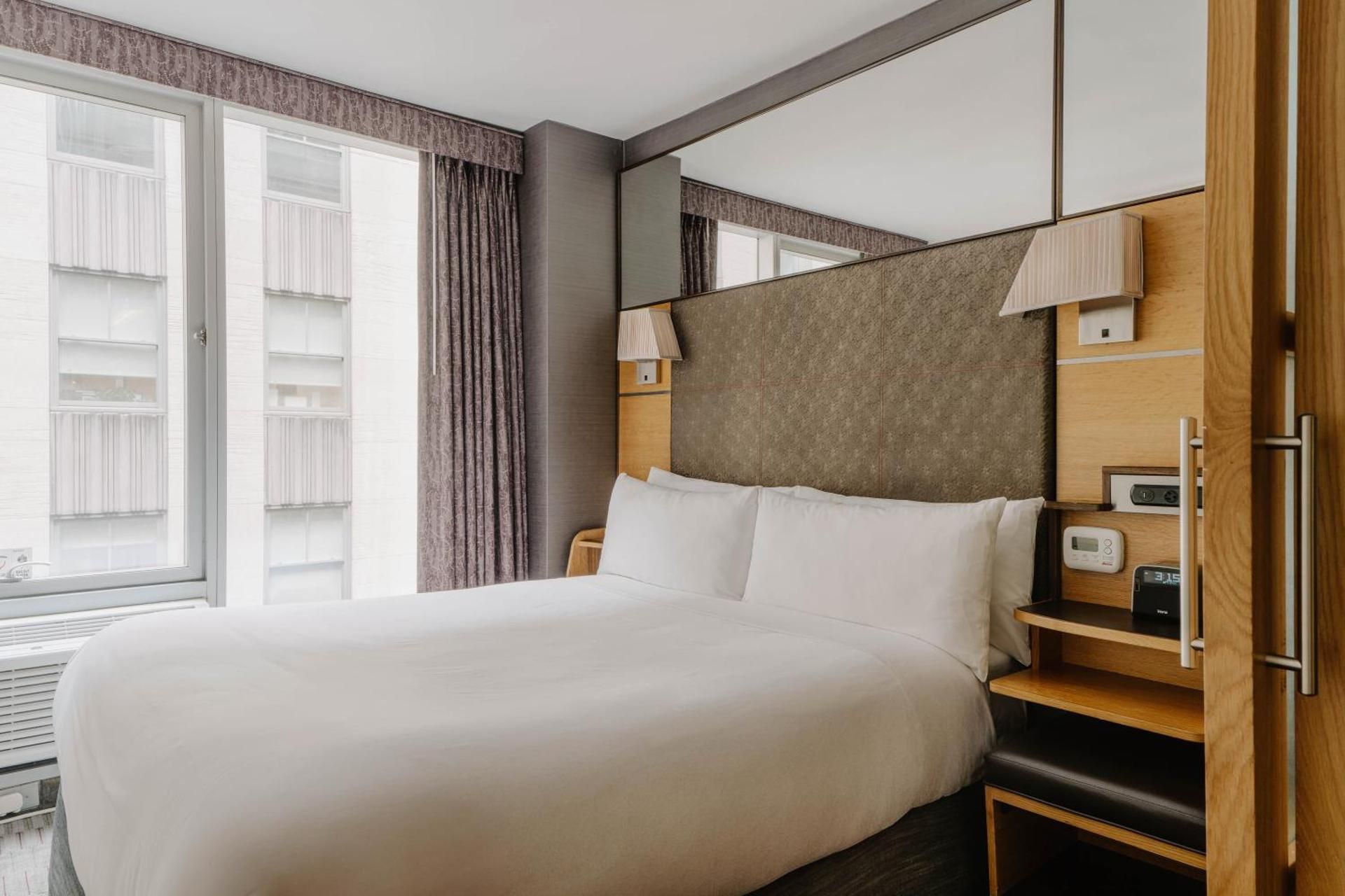 Deluxe 2 Room Suite with Kitchenette