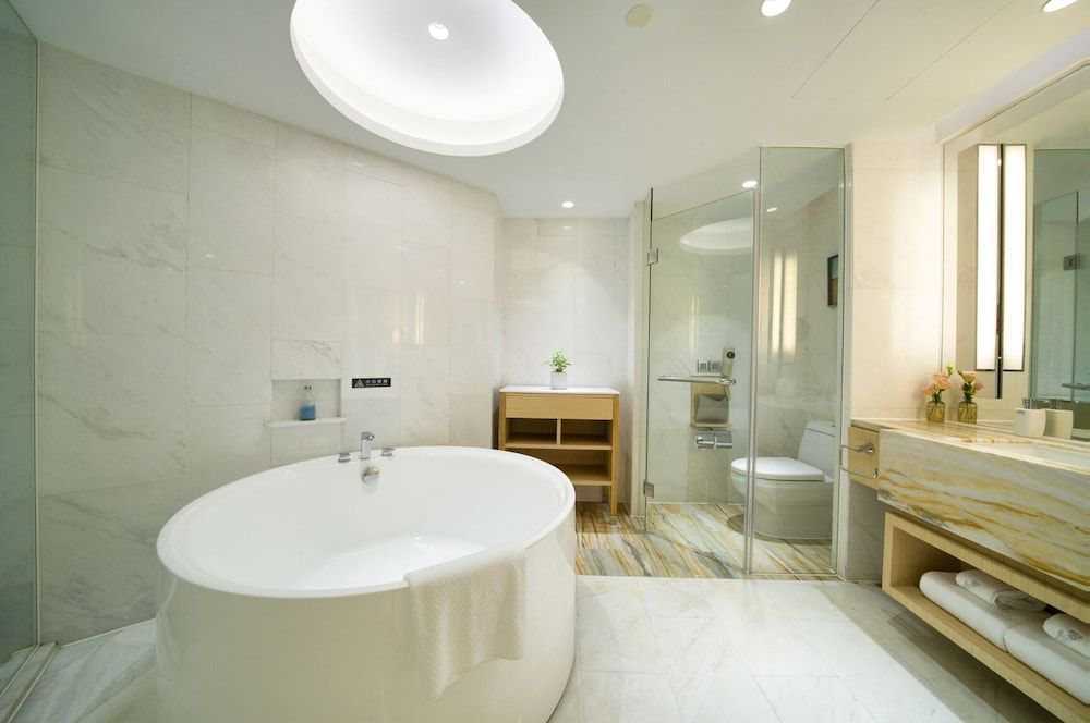 Hangzhou Tower Hotel Deluxe King Room 4