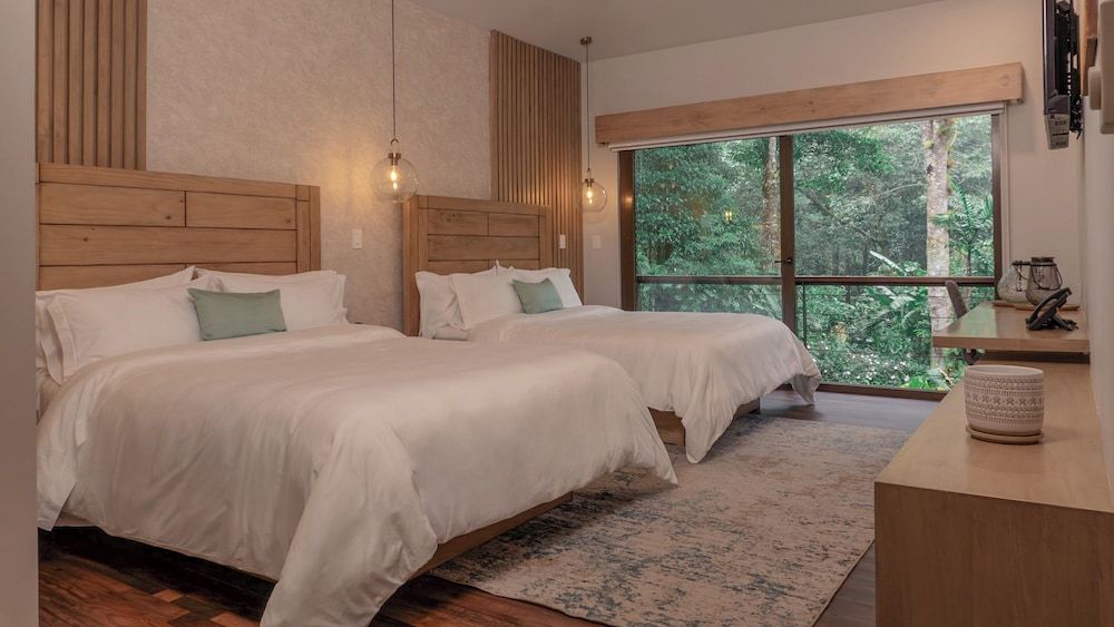Luxury Villa, 2 Bedrooms, Hot Tub, Mountain View