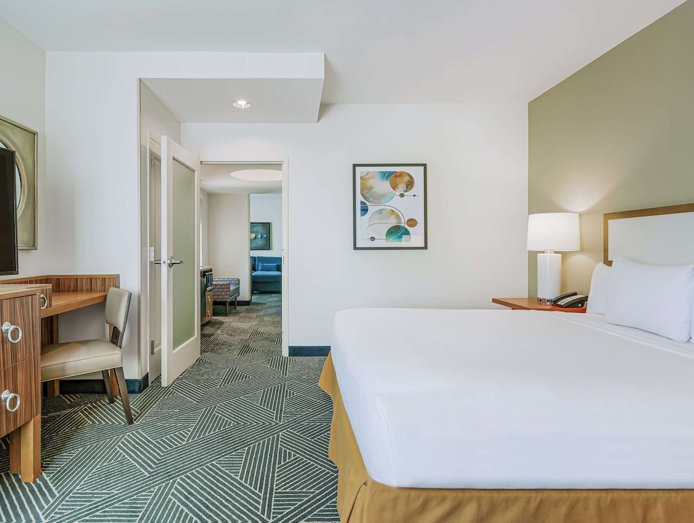 undefined Embassy Suites Houston Downtown 3