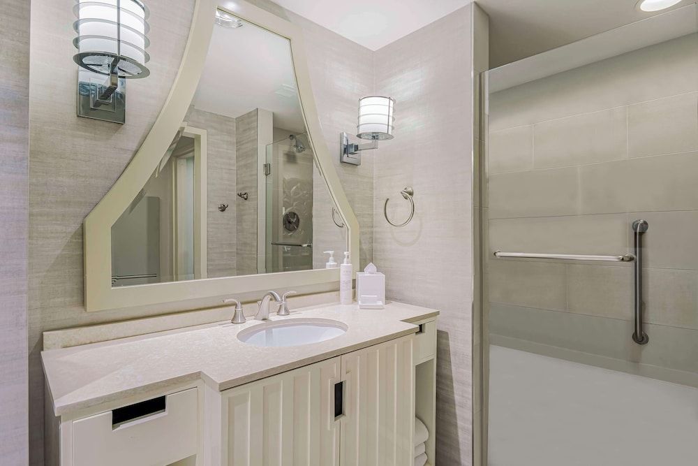 Embassy Suites Houston Downtown Suite, 1 Bedroom, City View 2