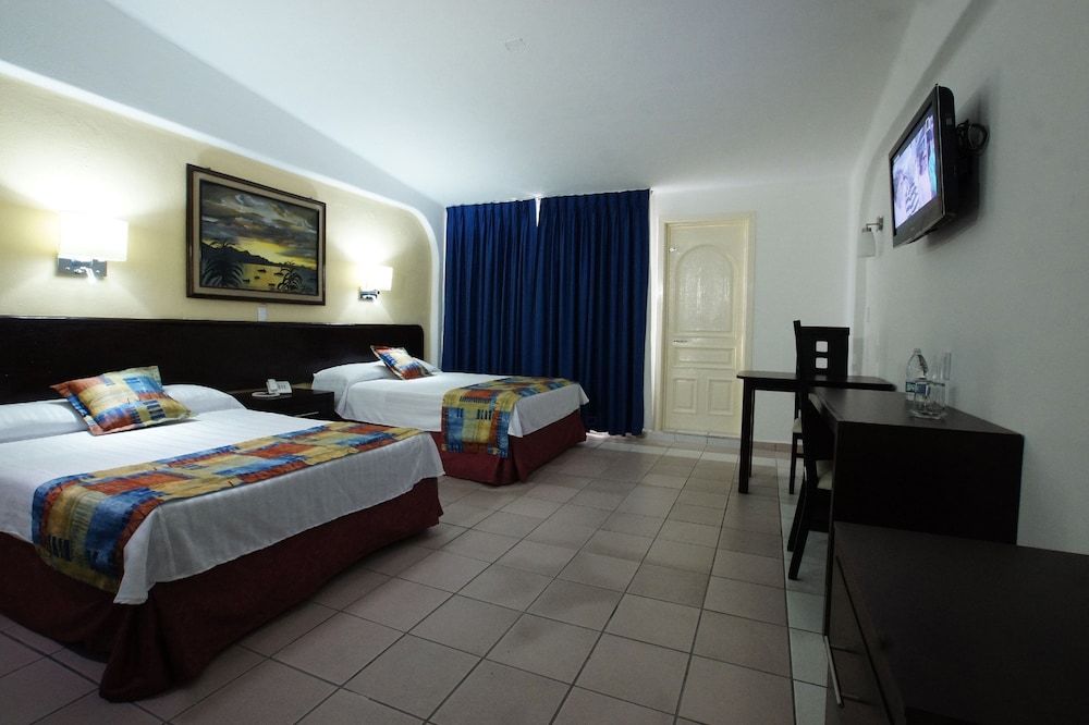 Hotel Marbella Standard Quadruple Room 5