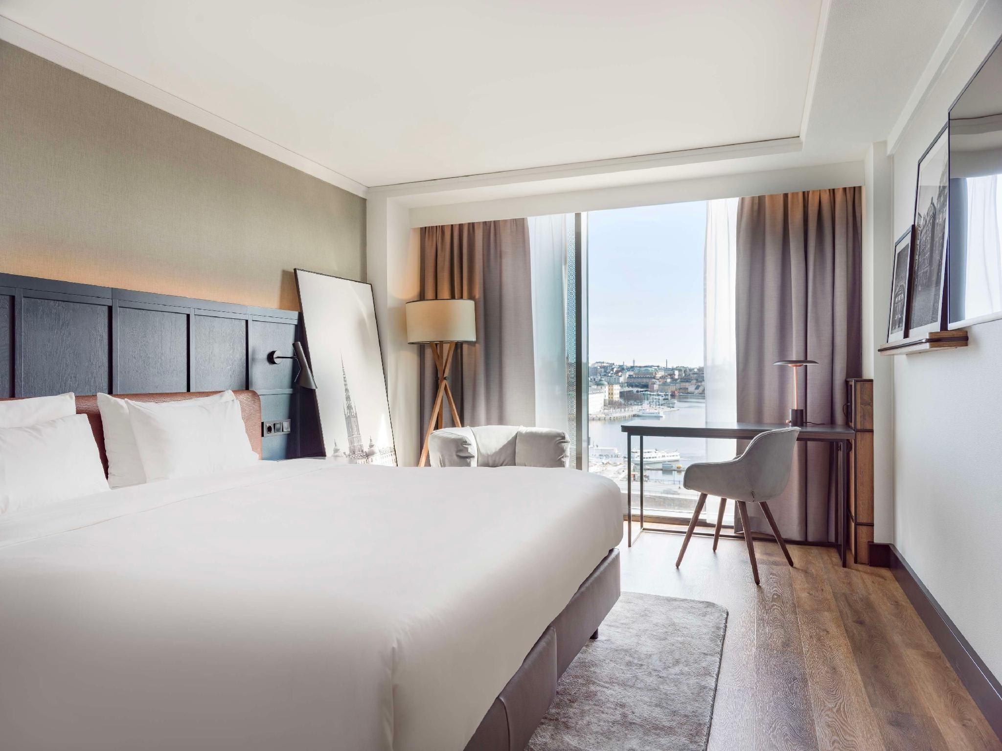 Superior Lake View Room