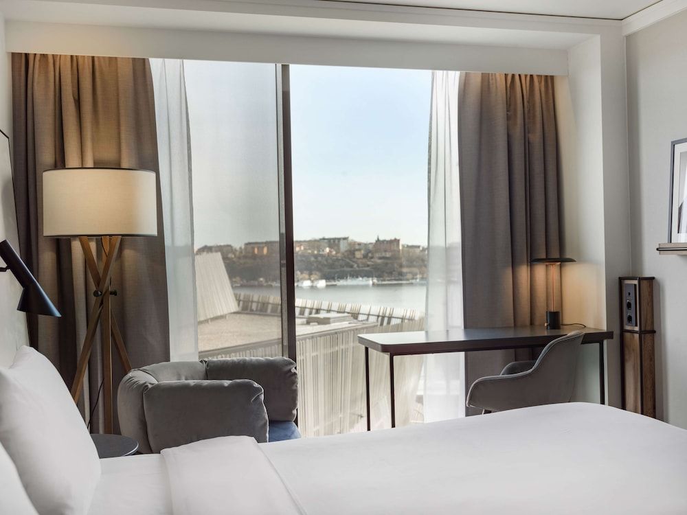undefined Radisson Blu Waterfront Hotel