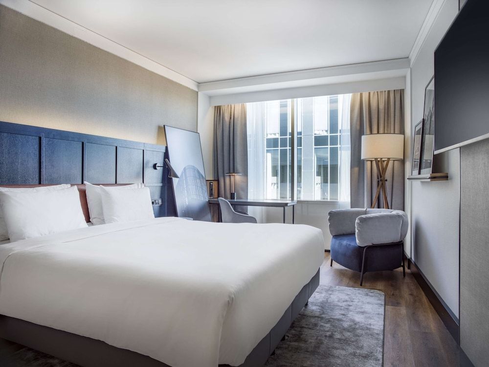 undefined Radisson Blu Waterfront Hotel 3