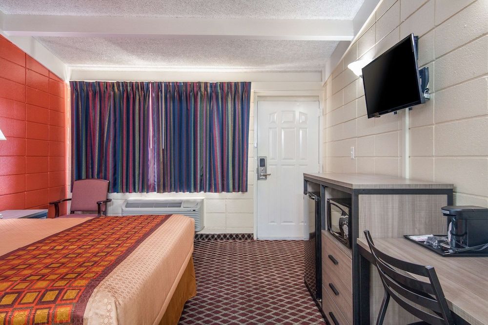 Standard Room, 1 Queen Bed, Smoking