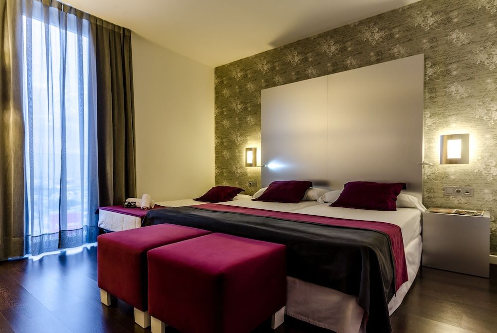 Hotel YIT Vía Sevilla Mairena Double room parking included 2