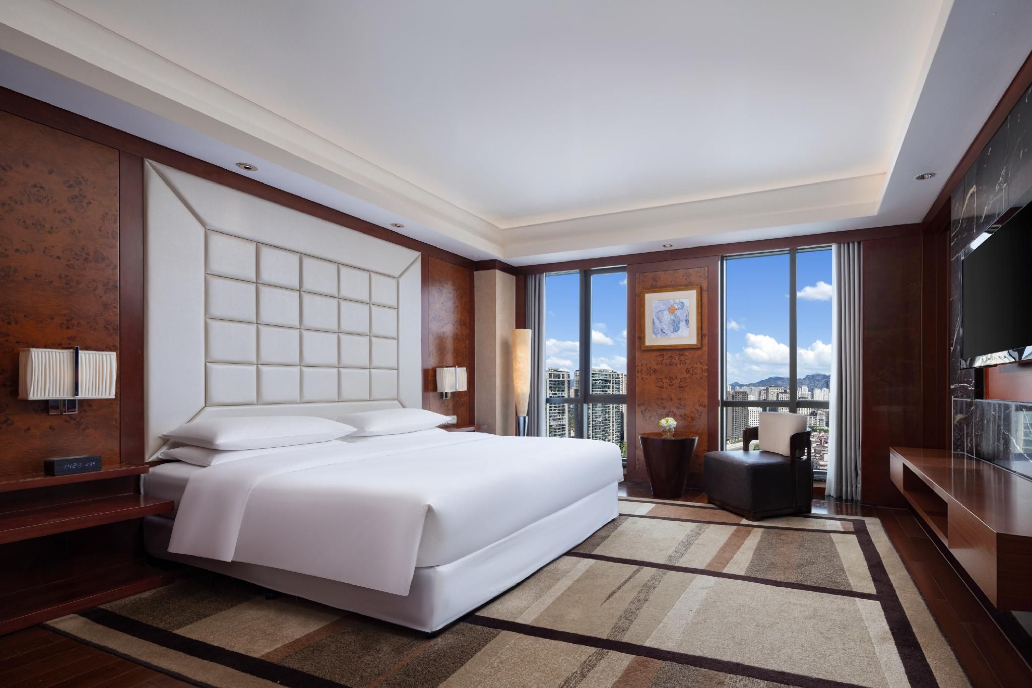 Deluxe Suite, Club level, 1 Bedroom Larger Suite, 1 King, High floor