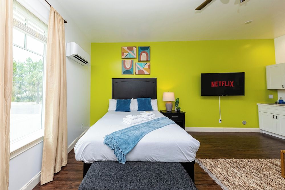 30A Inn & Suites Queen Studio, Non Smoking, Refrigerator & Microwave, Kitchenette