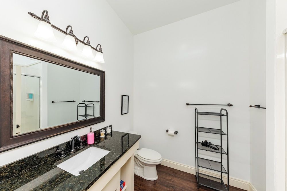 30A Inn & Suites King Studio, Non Smoking, Refrigerator & Microwave, Kitchenette 3