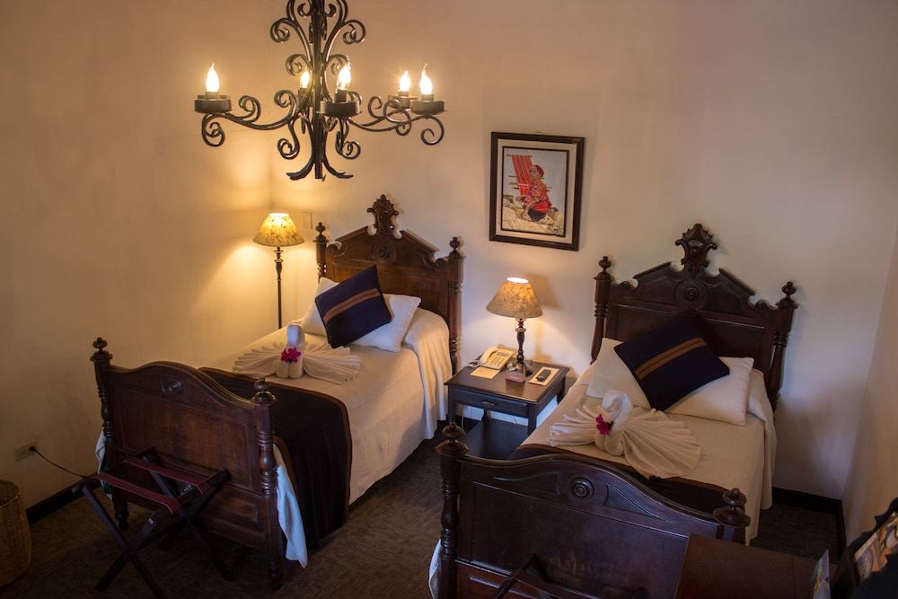 Hotel Posada de Don Rodrigo Antigua Standard Twin Room, 2 Twin Beds, Courtyard View 2
