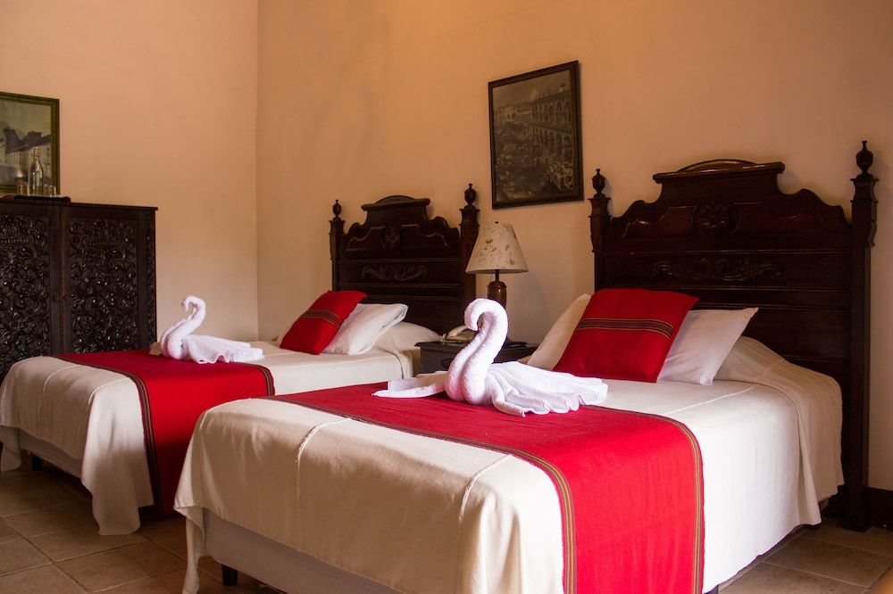 Hotel Posada de Don Rodrigo Antigua Standard Twin Room, 2 Twin Beds, Courtyard View 3