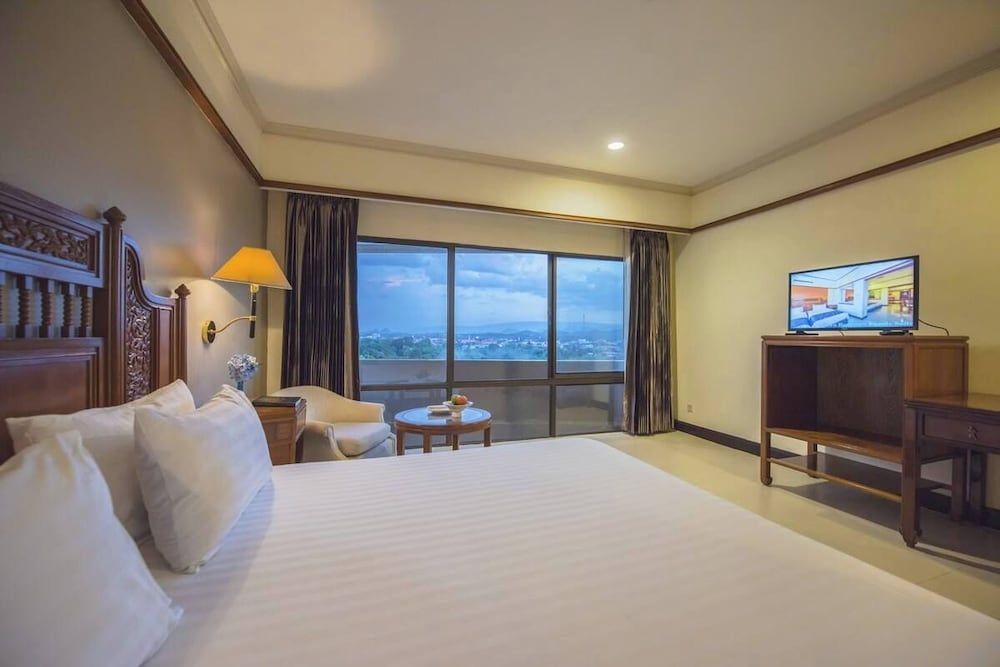 Loei Palace Hotel Deluxe Room, 1 King Bed 2
