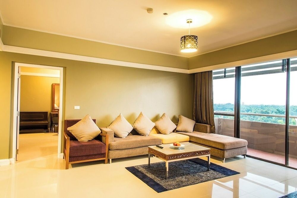 Loei Palace Hotel Family Suite, 2 Bedrooms 7