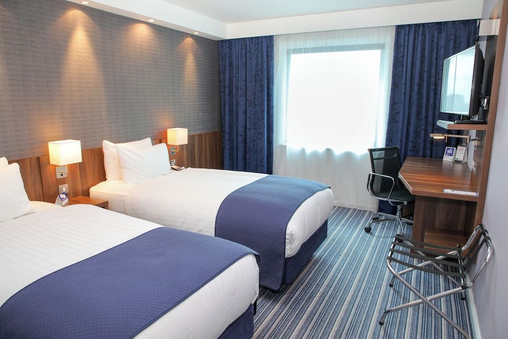 Holiday Inn Express London Heathrow T5 by IHG Standard Room, 2 Twin Beds (Free Hot Breakfast) 3