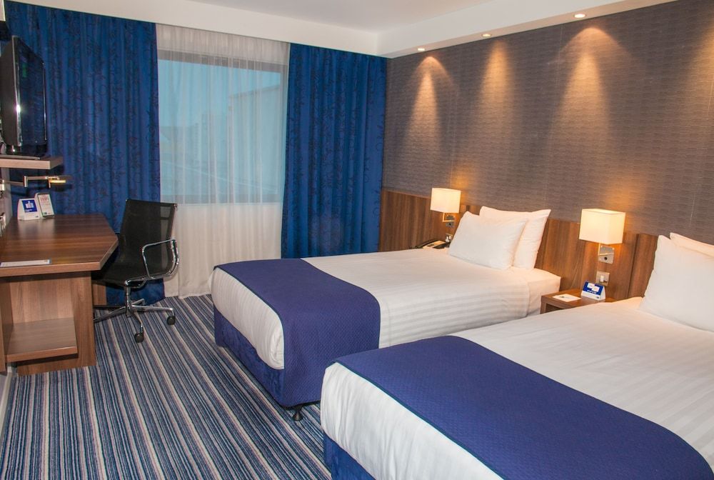Holiday Inn Express London Heathrow T5 by IHG Standard Room, 2 Twin Beds (Free Hot Breakfast) 4