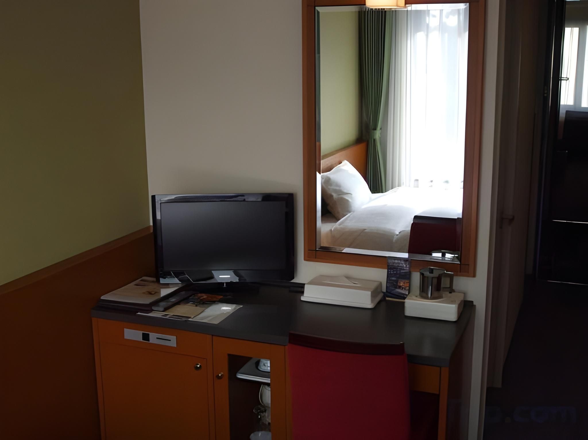 Small Double Bed Smoking