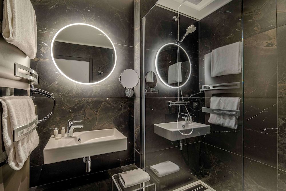 Campanile Caen Centre - Gare Standard Room, Multiple Beds 7