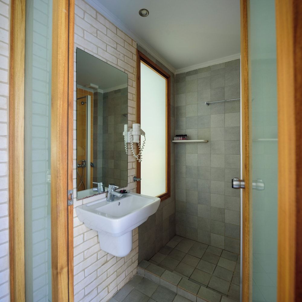 Afroditi Venus Beach Hotel & Spa Double or Twin Room, Garden View (No Balcony) 7