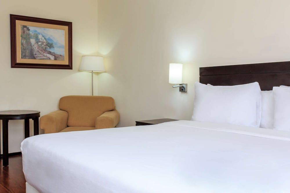 NH Coatzacoalcos Standard Triple Room (Extra Bed 4 adults + 2 children) 2