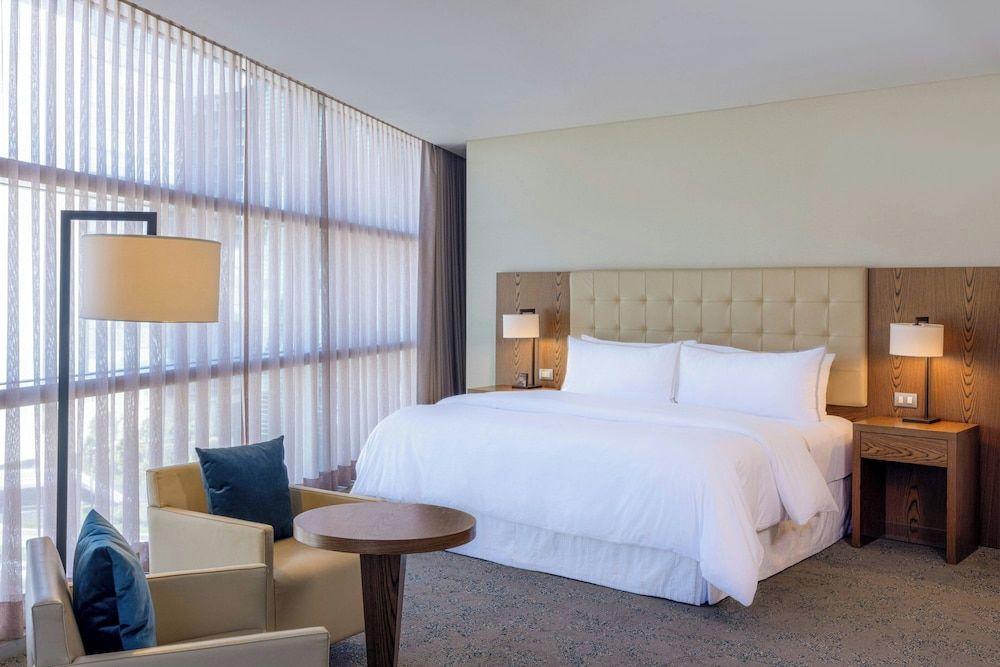 Junior Suite, 1 King Bed, Non Smoking, Corner
