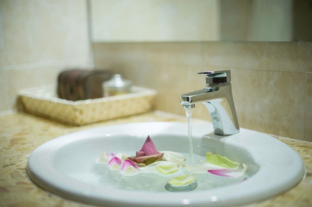 Bathroom sink
