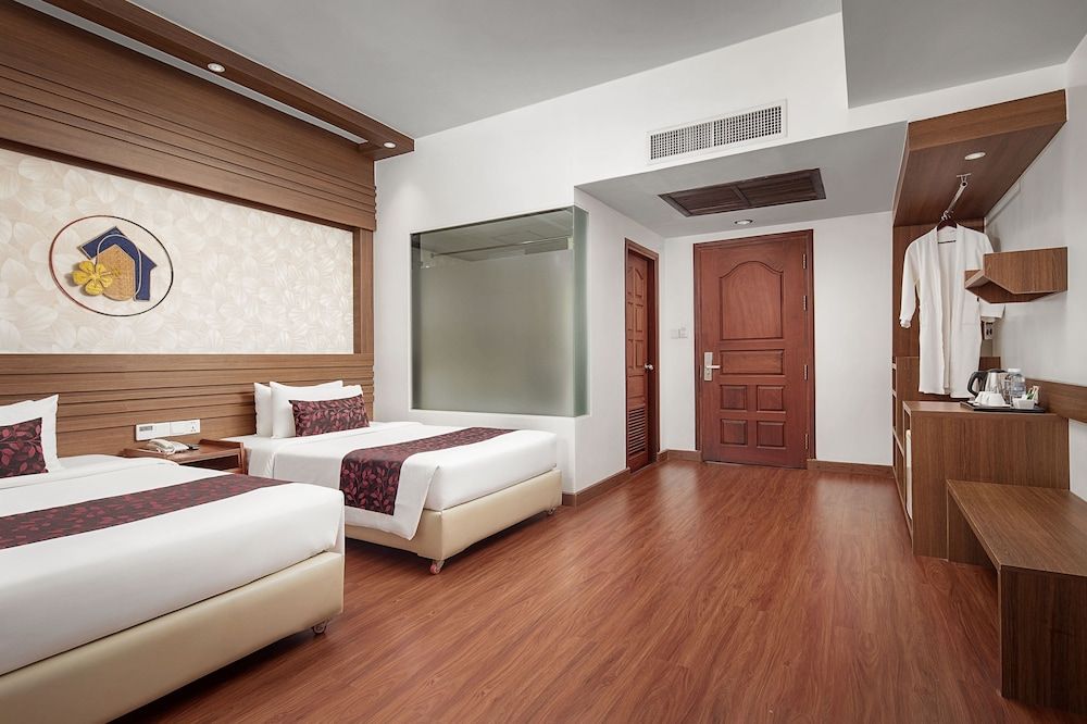 Ohana Phnom Penh Palace Hotel Deluxe Twin Room, Balcony 2