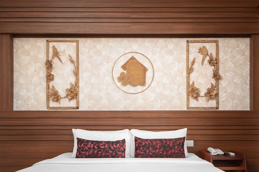 undefined Ohana Phnom Penh Palace Hotel 2