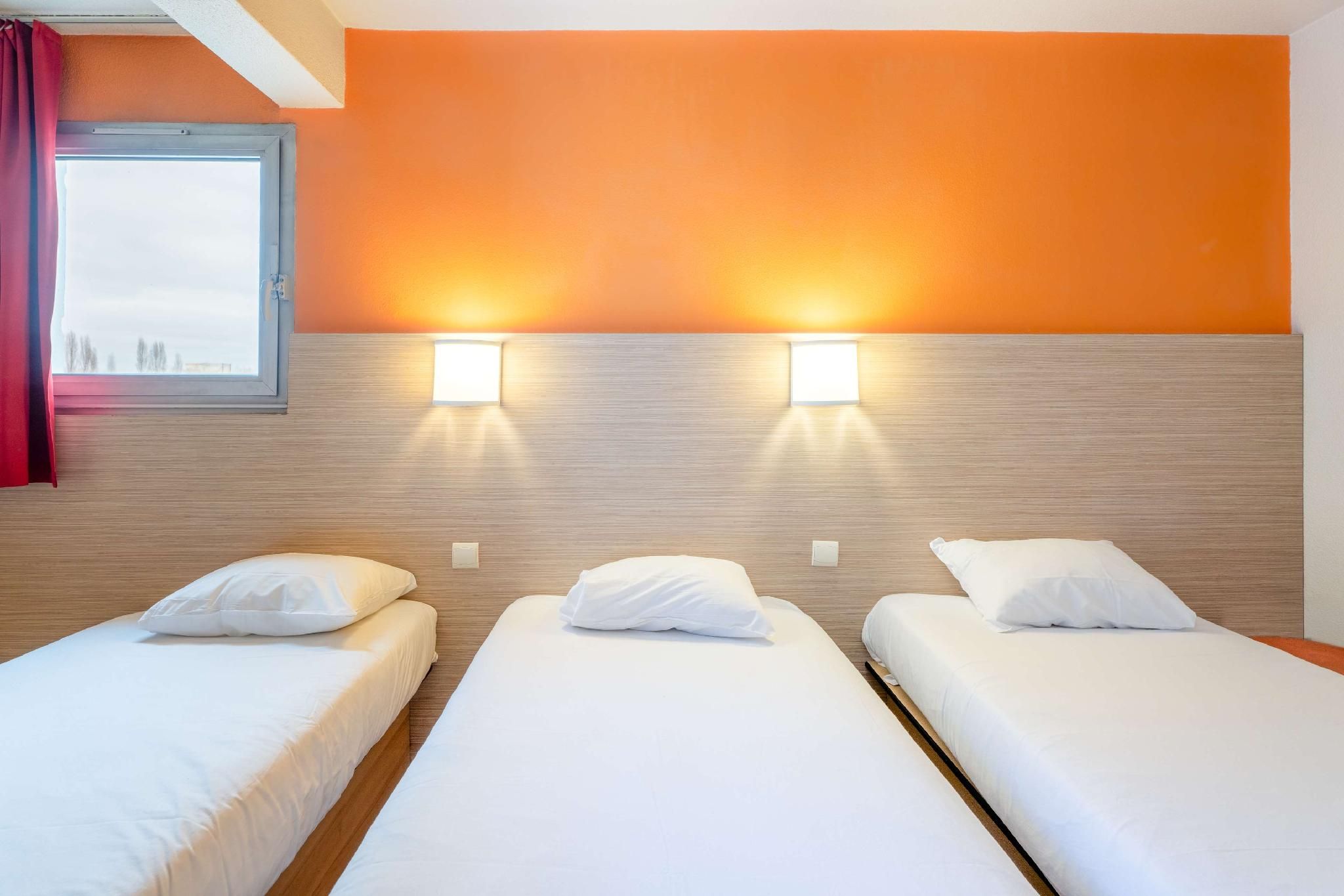 Premiere Classe Bordeaux Nord - Lac Standard Room - 3 Single Beds