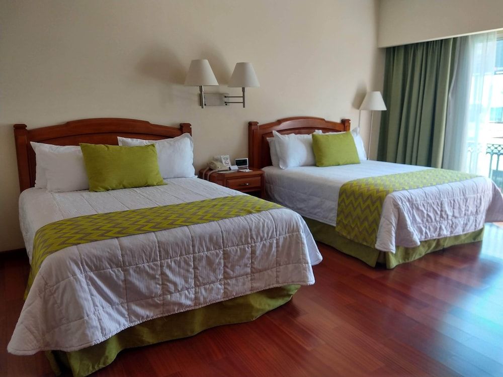 Quadruple Room, 2 Queen Beds
