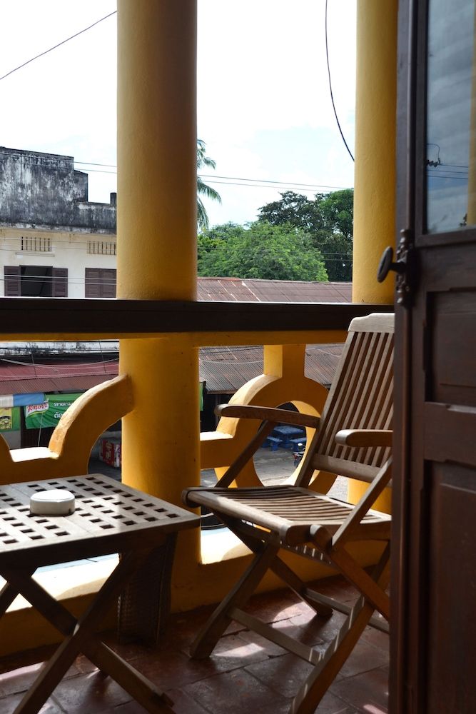 Inthira Thakhek Deluxe Double Room 3